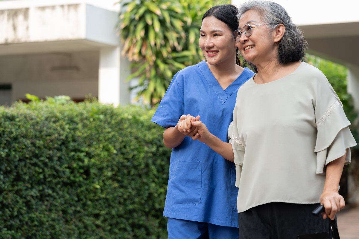 How In-Home Companionship Improves Mental Health for Seniors 2 In-home companionship for seniors engaging in conversation at home